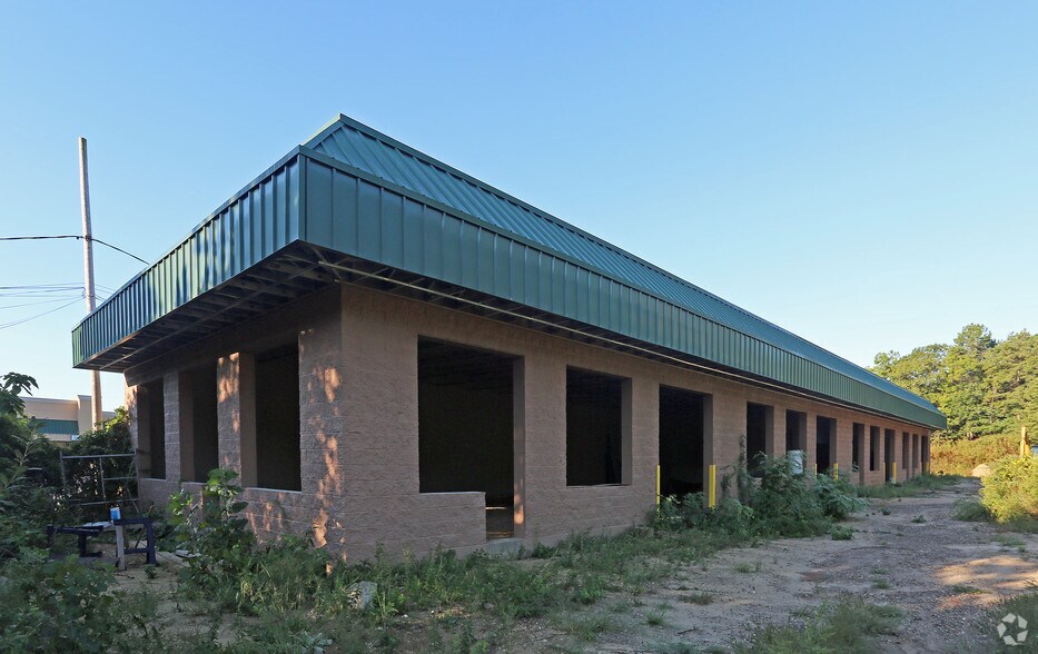 Primary Photo Of 2950 Route 112, Medford Light Manufacturing For Sale
