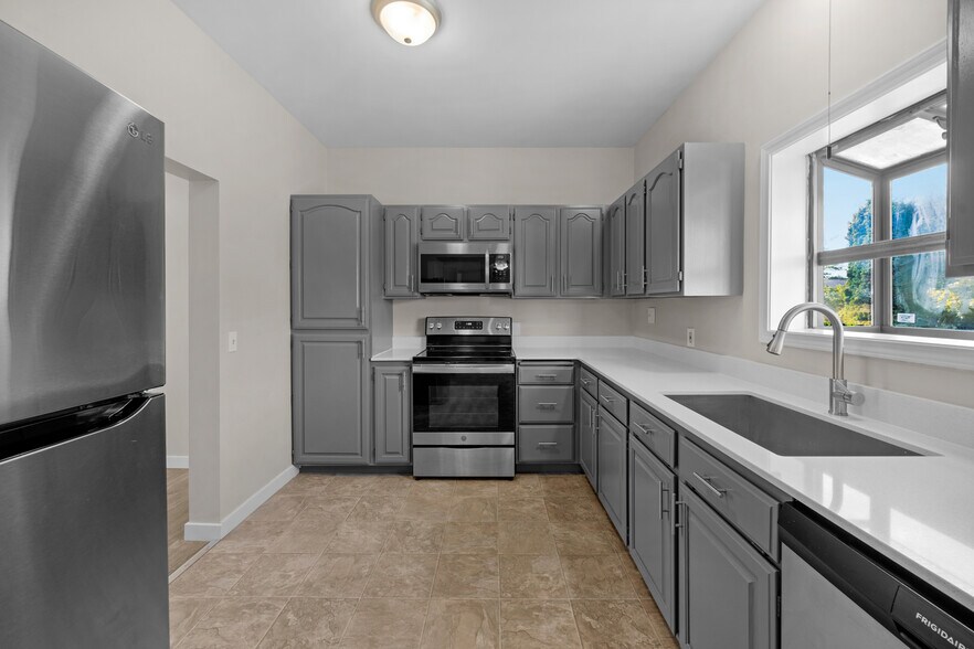 More Photos Of 1925 Lombard Ave, Everett Multifamily For Sale