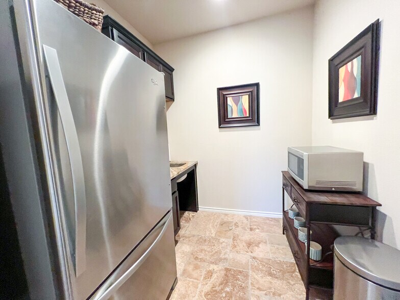 More Photos Of 1464 E Whitestone Blvd, Cedar Park Loft Creative Space For Lease