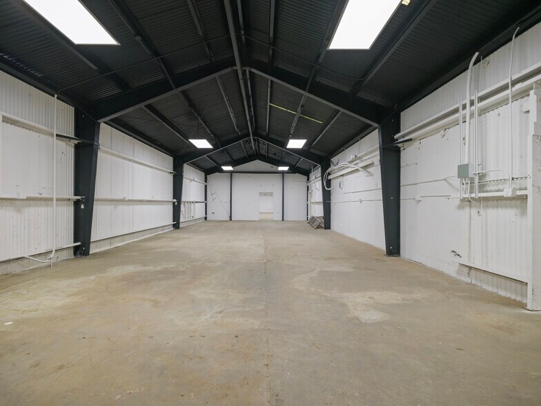 More Photos Of 2215 Randolph St, Huntington Park Manufacturing For Sale