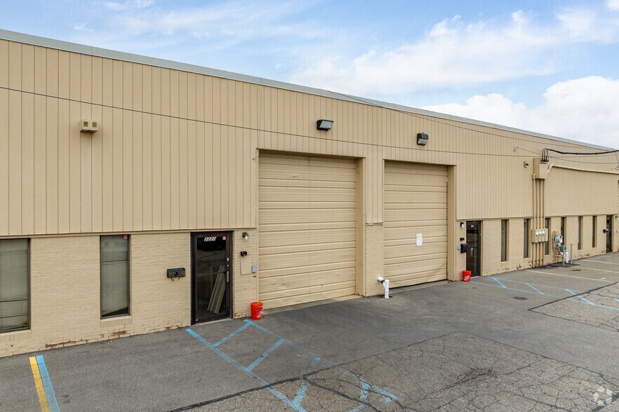 More Photos Of 2216-2276 E Fourteen Mile Rd, Warren Manufacturing For Lease