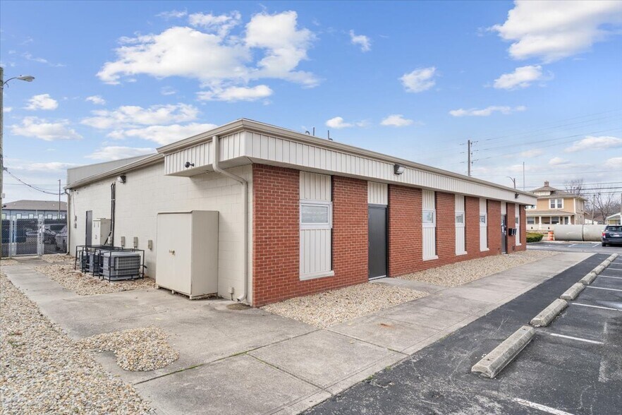 More Photos Of 1415 Shelby St, Indianapolis Office For Sale