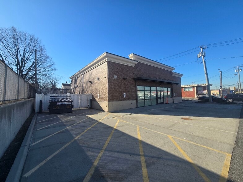More Photos Of 66 S Franklin St, Hempstead Freestanding For Lease