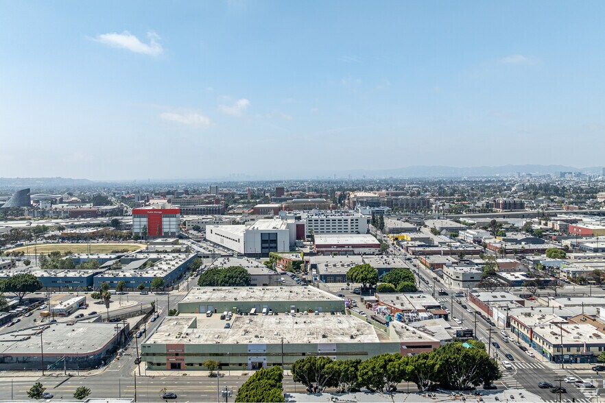More Photos Of 3499 S Main St, Los Angeles Manufacturing For Lease