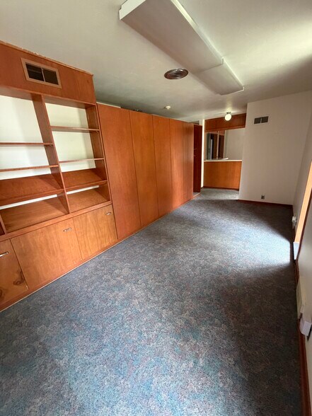 More Photos Of 205 N 13th St, Nebraska City Office For Sale