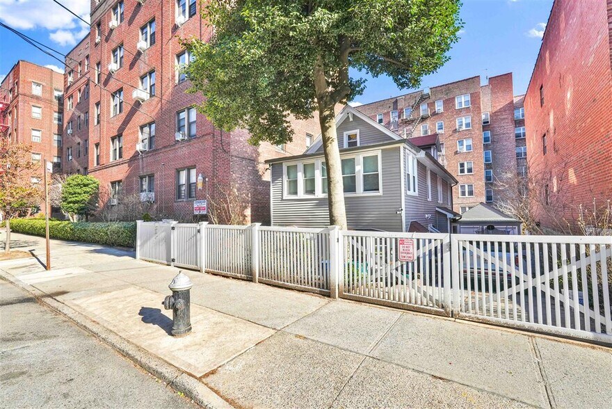 More Photos Of 6571 Booth St, Rego Park Apartments For Sale
