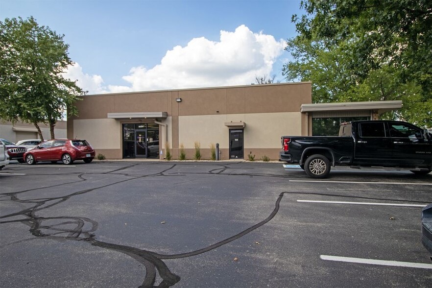 More Photos Of 8004-8008 Castleway Dr, Indianapolis Flex For Sale