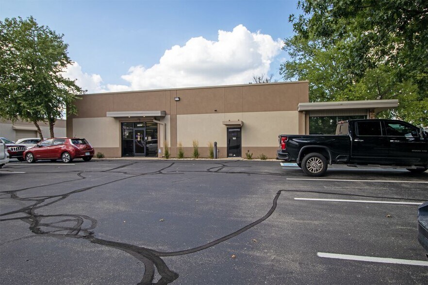 More Photos Of 8004-8008 Castleway Dr, Indianapolis Flex For Lease