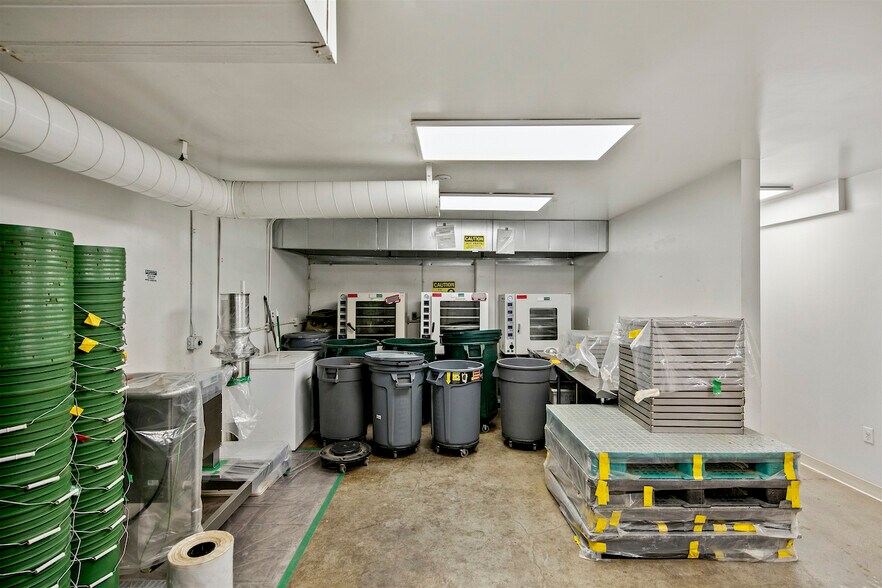 More Photos Of 7542 Trade St, San Diego Manufacturing For Lease