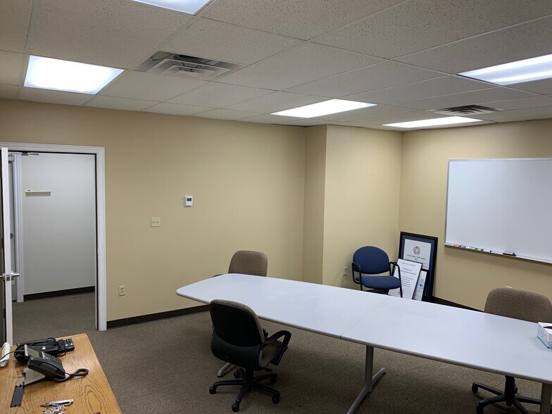 More Photos Of 115 Golf Course Rd, Logan Office For Lease