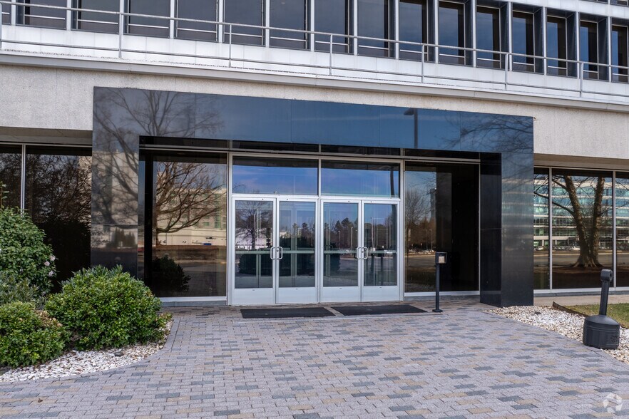 More Photos Of 6603 W Broad St, Richmond Office For Lease