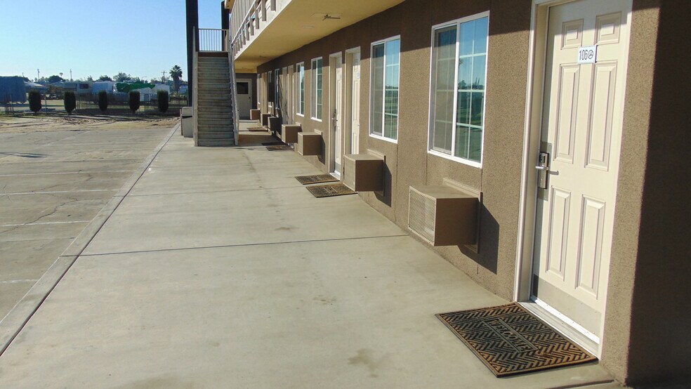 More Photos Of 2111 Whitley Ave, Corcoran Hotel For Sale