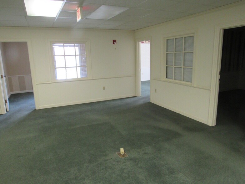 More Photos Of 710 Main St, Columbus Office For Sale