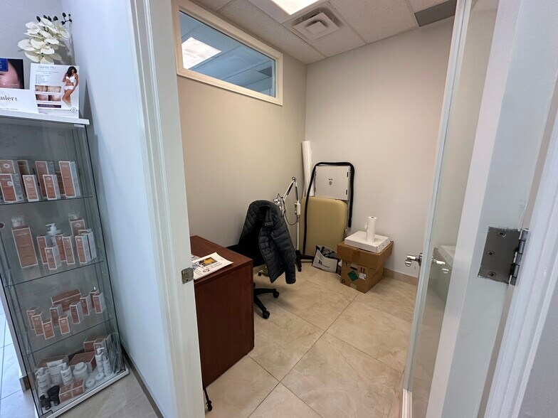 More Photos Of 7191 Yonge St, Markham Medical For Sale