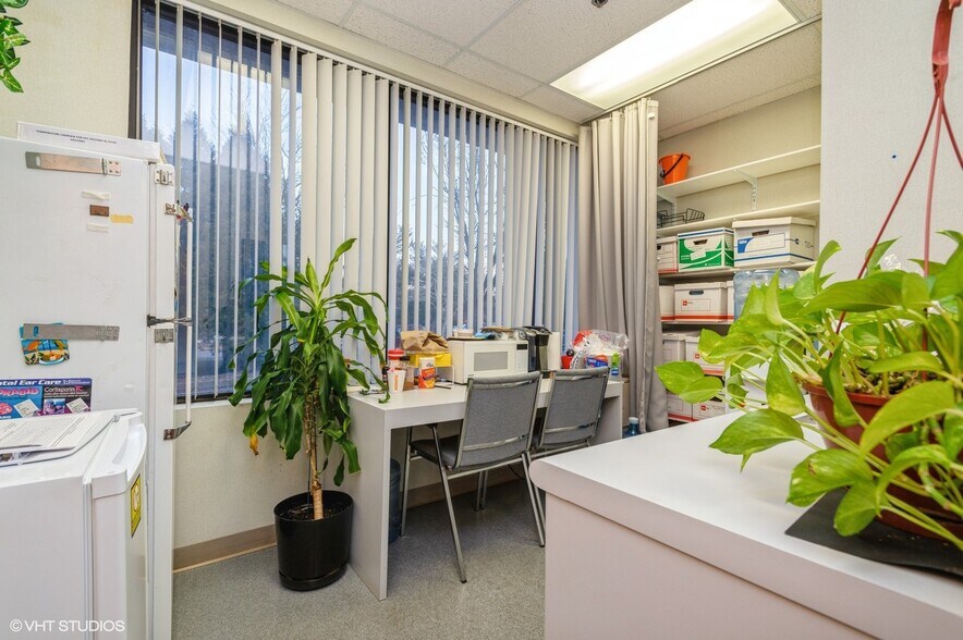 More Photos Of 1553 State Route 27, Somerset Office For Sale