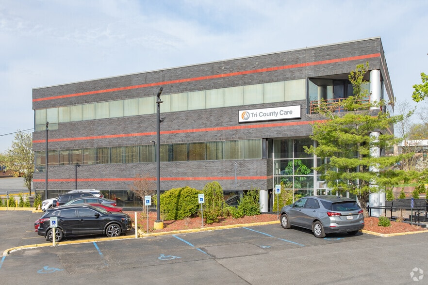 More Photos Of 260 Christopher Ln, Staten Island Medical For Lease