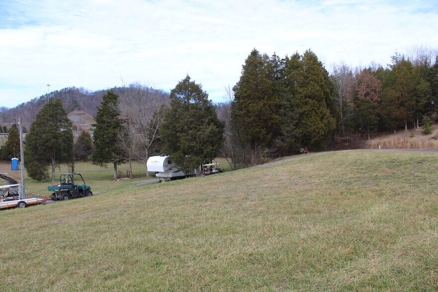 More Photos Of 100 Sportsway Dr, Bristol Trailer Camper Park For Sale