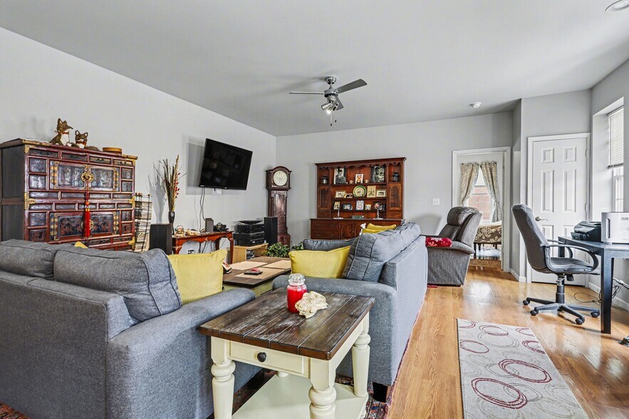 More Photos Of 130 E Water St, Constantine General Retail For Sale