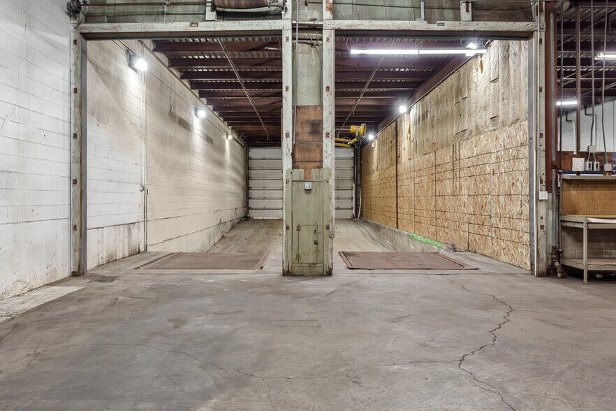 More Photos Of 3944 Auburn St, Rockford Industrial For Sale