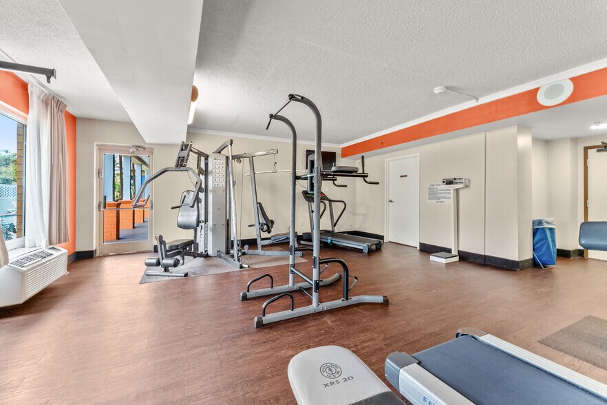 More Photos Of 12340 I-10 Service Rd, New Orleans Hotel For Sale