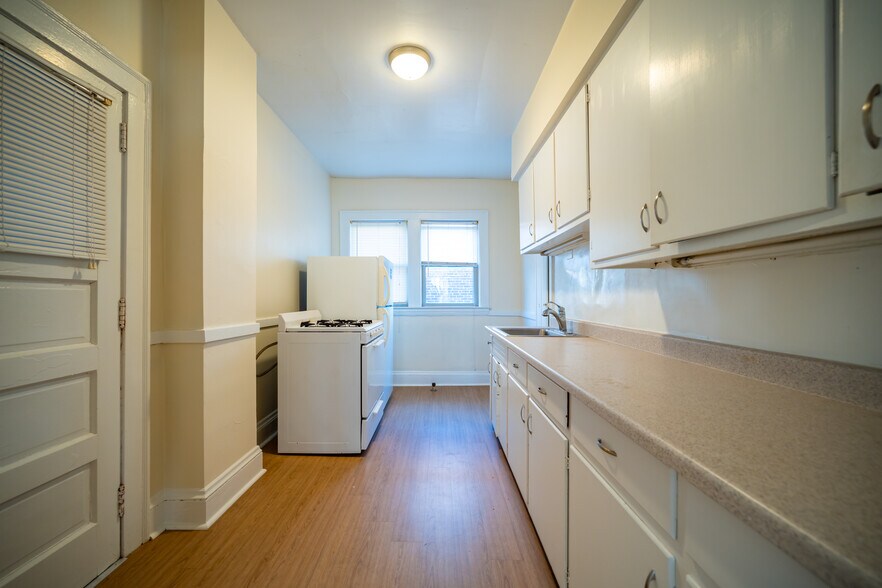 More Photos Of 12491-12497 Cedar Rd, Cleveland Apartments For Sale