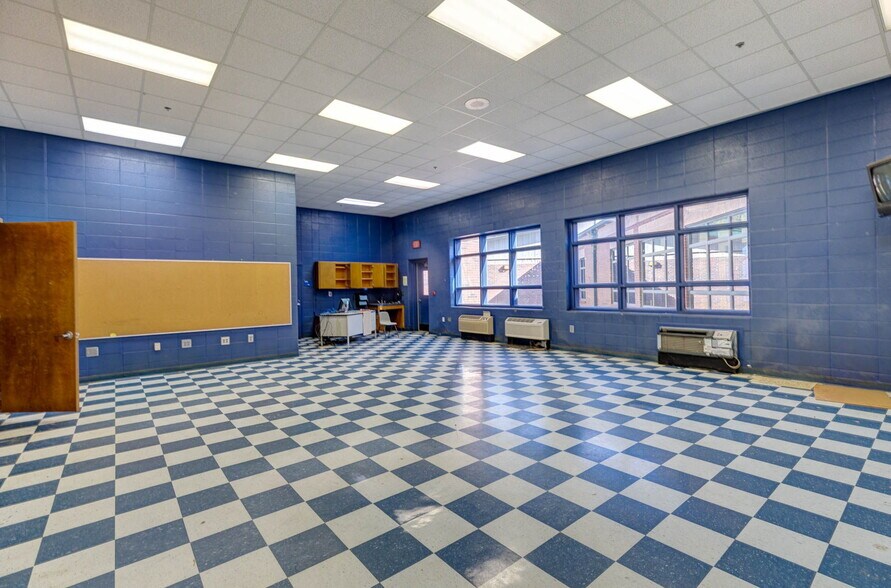 More Photos Of 18425 Main St, Woodbury Schools For Sale