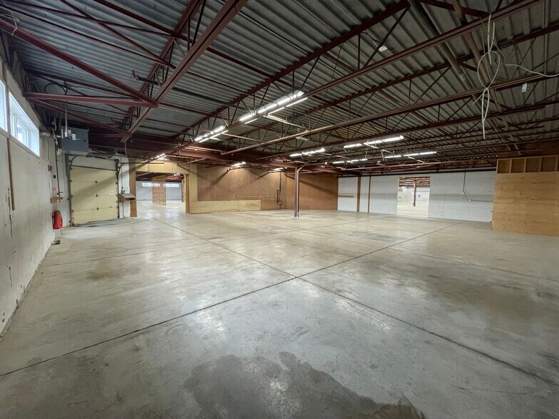 More Photos Of 115 Centennial Rd, Shelburne Warehouse For Lease