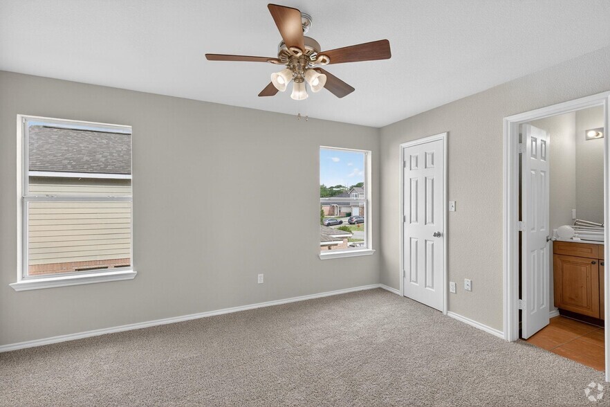 More Photos Of 1502 Claremont Cir, Marble Falls Apartments For Sale