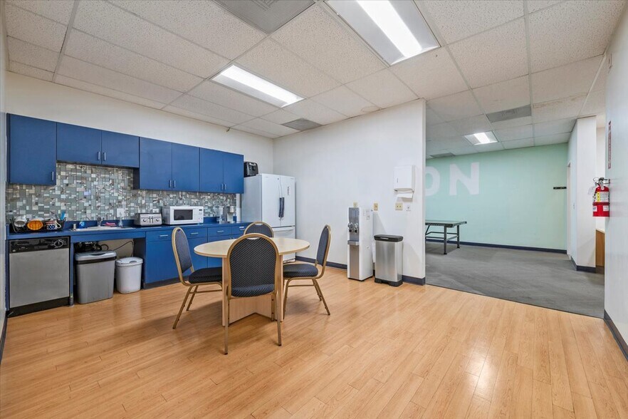 More Photos Of 1290 Reamwood Ave, Sunnyvale Research And Development For Lease