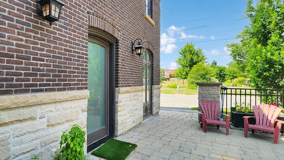 More Photos Of 42 Somerville St, Whitchurch-Stouffville Specialty For Sale