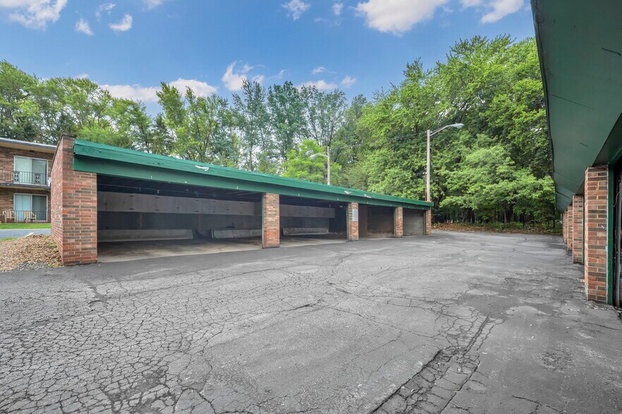 More Photos Of 818-850 S Green Rd, South Euclid Apartments For Sale