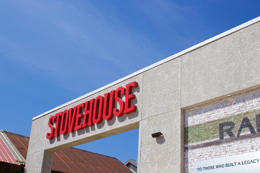 More Photos Of 3414 Governors Dr SW, Huntsville Storefront For Lease