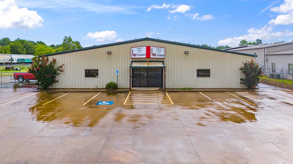 Primary Photo Of 200 Southport Rd, Kilgore Showroom For Sale