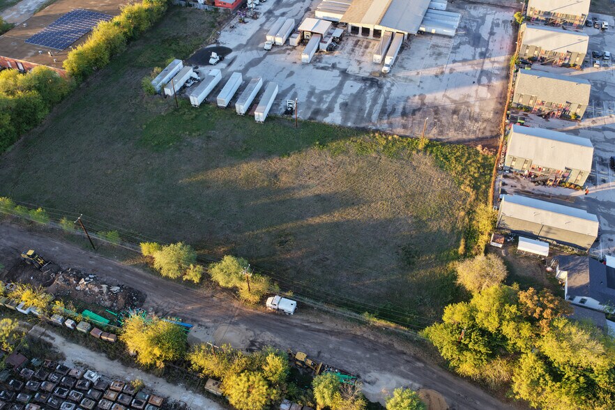 More Photos Of 2026 W Malone Ave, San Antonio Warehouse For Sale