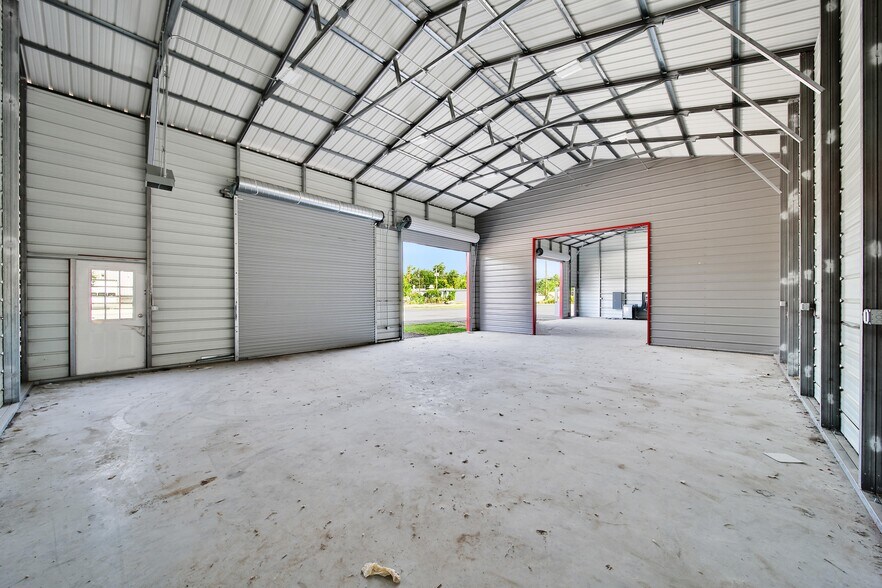 More Photos Of 5939 Albert Dr, Humble Light Distribution For Sale