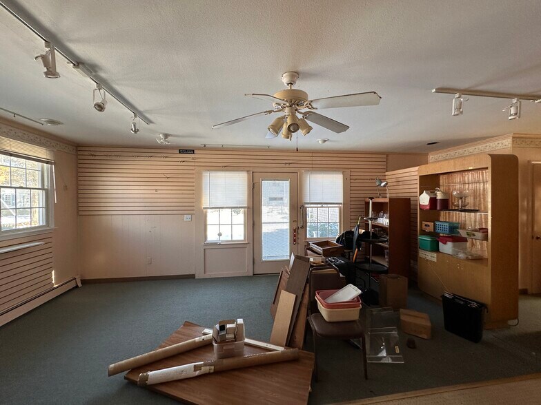 More Photos Of 54 Old Main St, South Yarmouth Flex For Sale