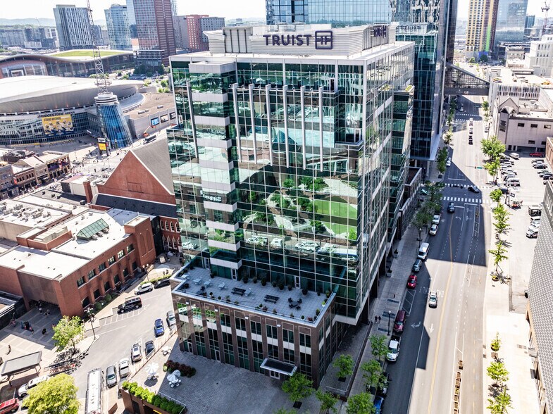 More Photos Of 401 Commerce St, Nashville Office For Sale