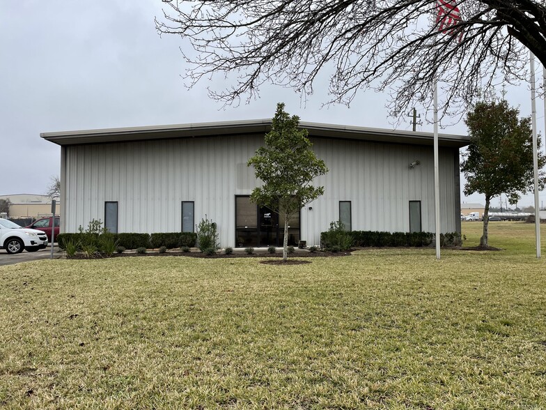 Primary Photo Of 2059 Magnolia Dr, Pasadena Warehouse For Lease