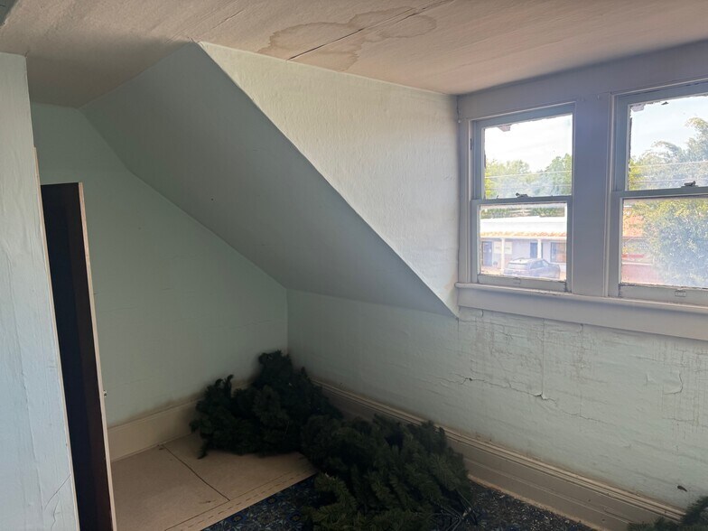 More Photos Of 223 N Main St, Dickson Flex For Sale