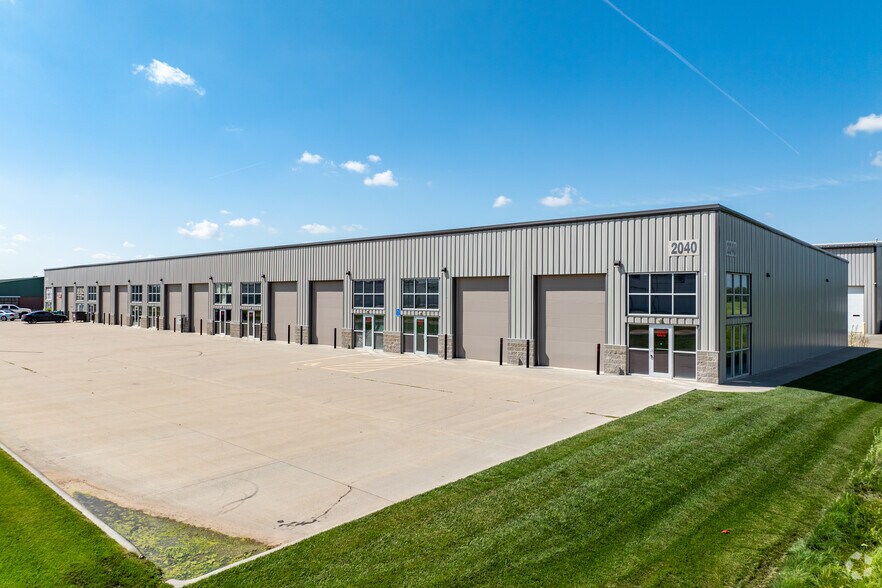 More Photos Of 2040 SW 5th St, Lincoln Distribution For Lease