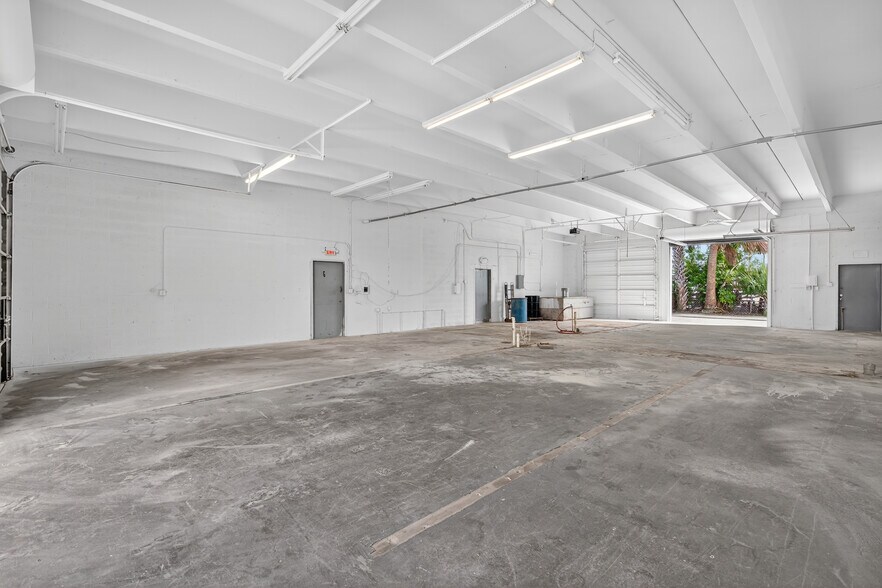 More Photos Of 1460 Cypress Dr, Jupiter Warehouse For Lease