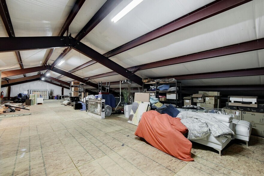 More Photos Of 21201 Kathy Ln, Spicewood Loft Creative Space For Sale