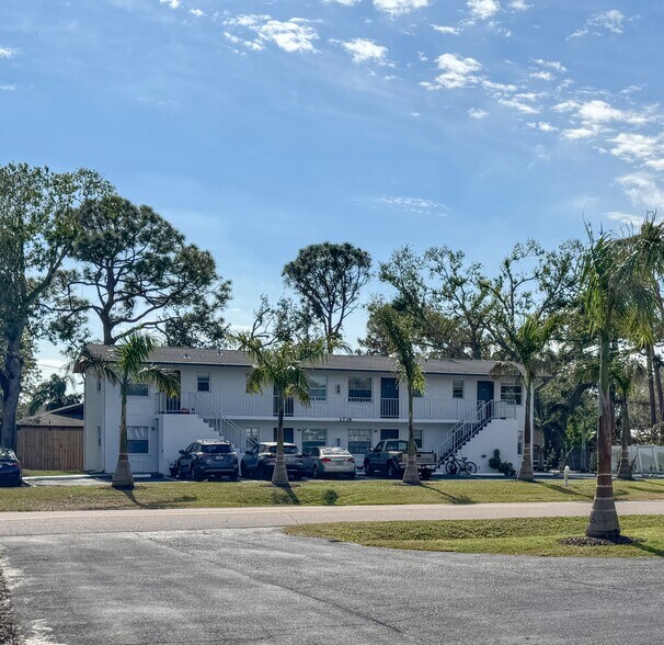 More Photos Of 2739 Grand Cayman St, Sarasota Apartments For Sale