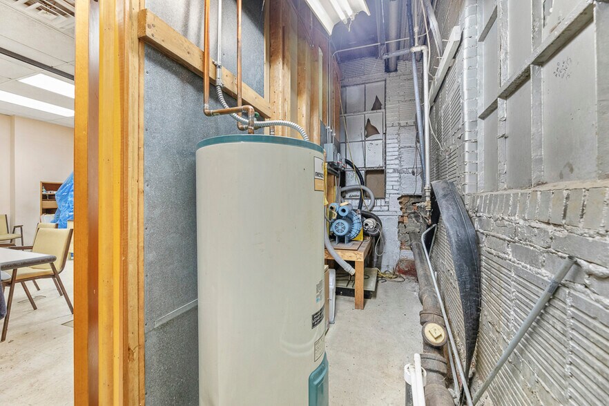 More Photos Of 14924 Beloit Snodes Rd, Beloit Manufacturing For Lease