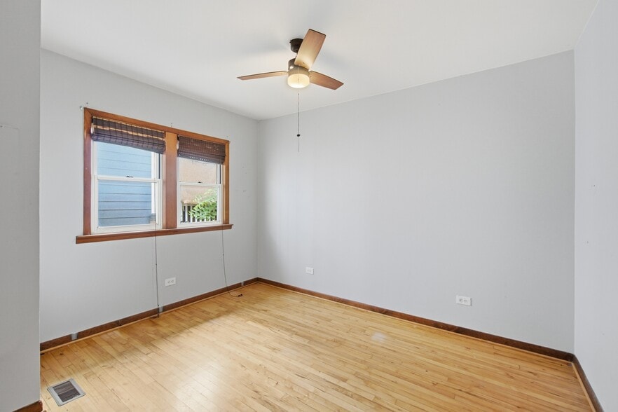 More Photos Of 6240 N Avondale Ave, Chicago Specialty For Sale