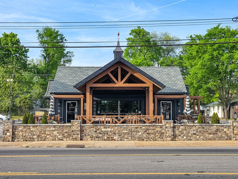 More Photos Of 320 W College St, Pulaski Fast Food For Sale