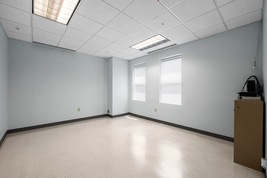 More Photos Of 801 N 2nd St, Berthoud Distribution For Sale