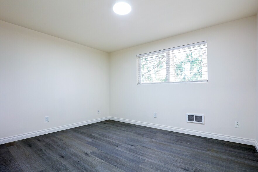 More Photos Of 1510 NE 170th St, Shoreline Apartments For Sale