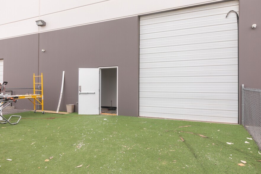 More Photos Of 445 N 700 W, North Salt Lake Warehouse For Sale