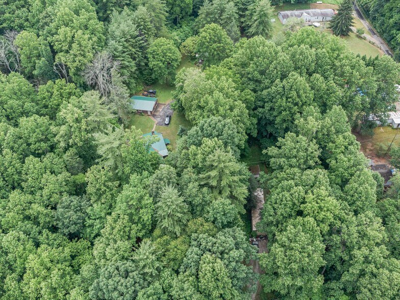 More Photos Of 40 Hemlock Hill Dr, Arden Manufactured Housing Mobile Home Park For Sale